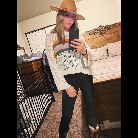 Davi & Dani Sweater - Picture 4 of 4